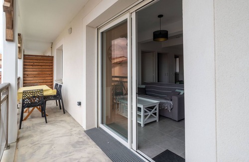 Mimizan-Plage Apartment | Modern apartment 50m from ocean, sleeps 4, with parking at Mimizan Plage