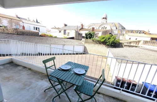 Les Sables d'Olonne Apartment | Modern Apartment - 300m Beach - Pets Allowed