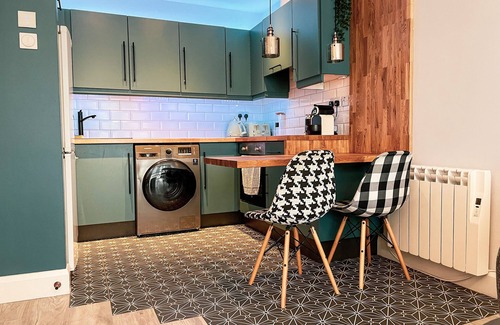 Stoneybatter Apartment | Modern apartment 10min from City Center W/parking