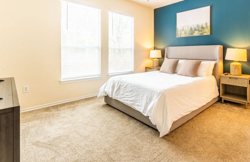 West Chester Apartment | Modern Apartment in Prime Location (ID6811X69)