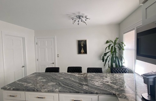 Forestview Apartment | Modern Apartment in Berwyn