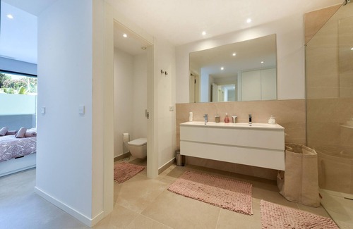 Fuengirola Apartment | Modern apartment in Fuengirola, 5 min walk to the beach