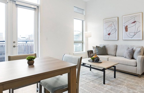 Second Ward Apartment | Modern Apartment in Prime Location (ID8880X39)