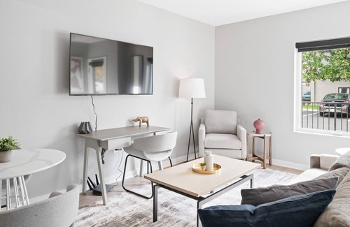 Nashville Apartment | Modern Apartment in Prime Location (ID6493X23)