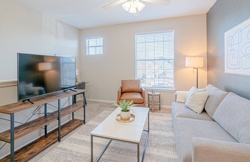 Antioch Apartment | Modern Apartment in Prime Location (ID5647X39)