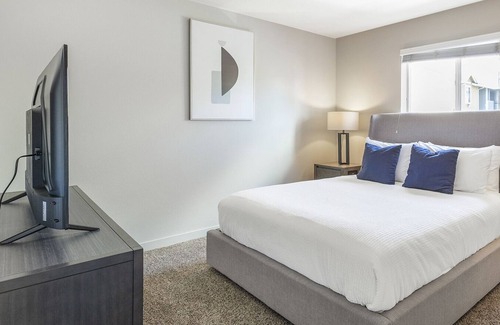 Vancouver Apartment | Modern Apartment in Prime Location (ID7205X60)