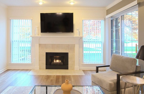 Brighton Apartment | Modern Apartment in Prime Location (ID7981X10)