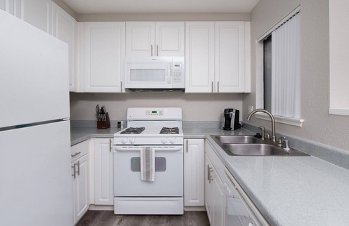 South Redlands Apartment | Modern Apartment in Prime Location (ID8704X95)