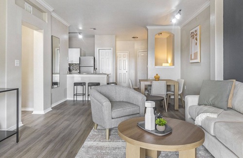 Lewisville Apartment | Modern Apartment in Prime Location (ID6329X47)