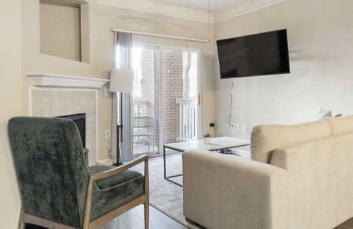 Northwest Raleigh Apartment | Modern Apartment in Prime Location (ID1189X390)