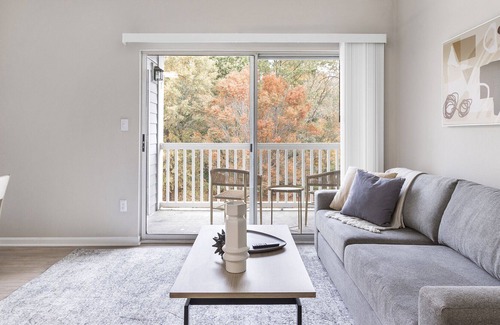 Northwest Raleigh Apartment | Modern Apartment in Prime Location (ID1208X307)