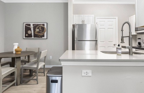 Northwest Raleigh Apartment | Modern Apartment in Prime Location (ID1208X307)
