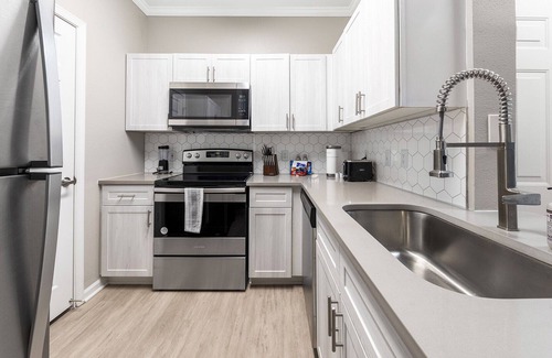 Northwest Raleigh Apartment | Modern Apartment in Prime Location (ID1208X307)