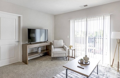 Northwest Columbus Apartment | Modern Apartment in Prime Location (ID1011X392)