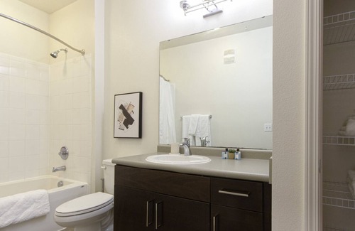 Highpoint Apartment | Modern Apartment in Prime Location (ID8039X71)
