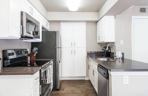 Los Serranos Apartment | Modern Apartment in Prime Location (ID8322X41)