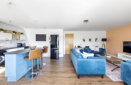 Slateford Apartment | Modern apartment near Saughton Rose Gardens