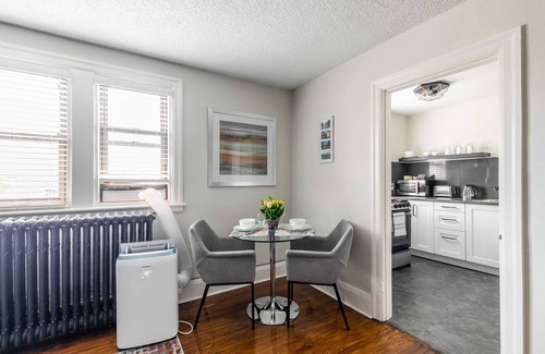 Hamilton Apartment | Modern Apartment on James St South