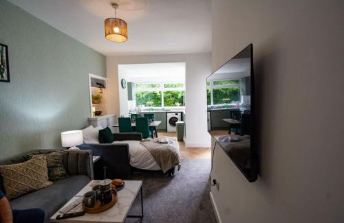 Kirkcaldy Apartment | Modern apartment - sleeps 4