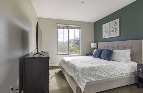Mission Viejo Apartment | Modern Apartment in Prime Location (ID4415X85)