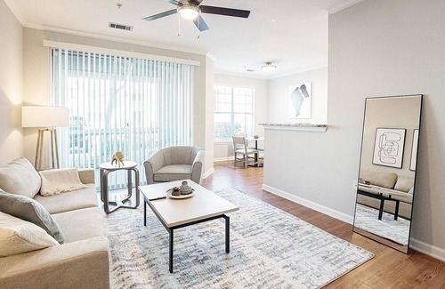Mount Pleasant Apartment | Modern Apartment in Prime Location (ID8999X84)