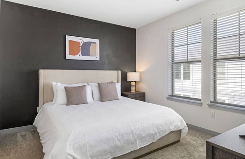 Homewood Apartment | Modern Apartment in Prime Location (ID1167X724)