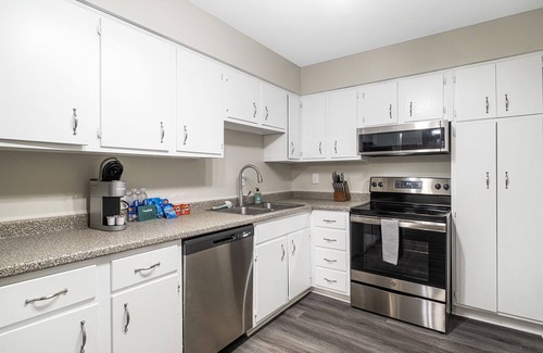 Homewood Apartment | Modern Apartment in Prime Location (ID1008X640)