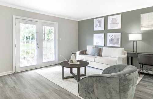 Homewood Apartment | Modern Apartment in Prime Location (ID1211X617)