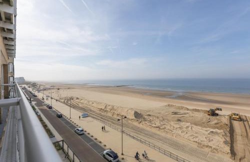 Middelkerke Apartment | Modern apartment with frontal sea-view