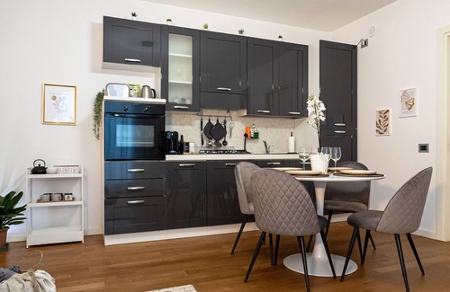 Mantua Apartment | Modern apartment with private park - Maison Blanche