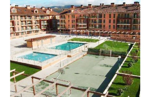 Jaca Apartment | Modern apartment with parking, pool and wifi