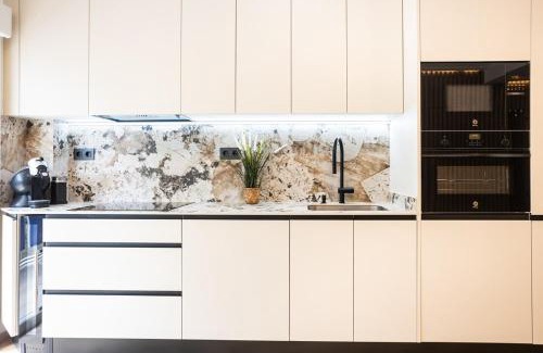 Linero Apartment | Modern Apartment with Stunning Terrace & Sea Views