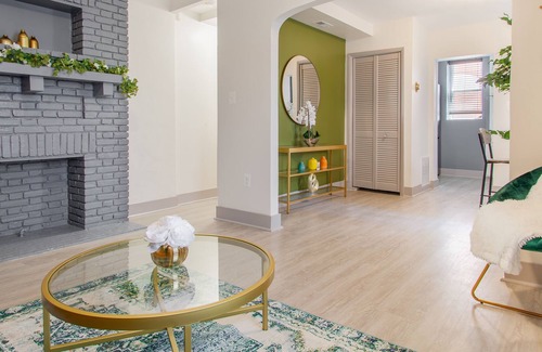 Mount Vernon Apartment | Modern Apt Downtown BMORE