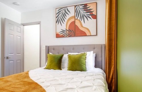 Mount Vernon Apartment | Modern Apt Downtown BMORE