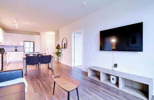 Jefferson Manor Apartment | Modern Apt | Pool & Gym Access