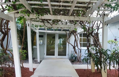 Fort Lauderdale Apartment | Modern Apt w/Marina view. WiFi, parking, tennis, playground and more!