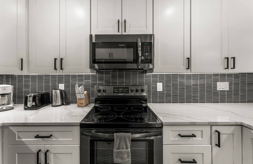 Scenic Heights Apartment | Modern Arvada Duplex | Chic + Central