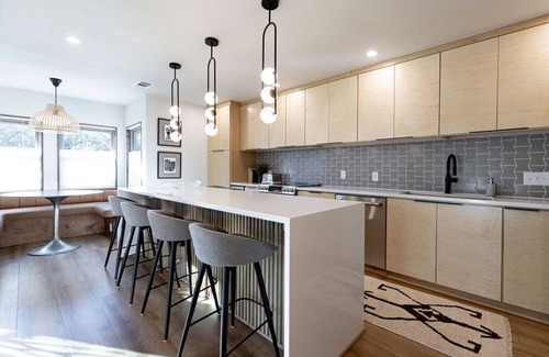 Austin House | Modern Austin Retreat: Chef’s Kitchen, Fireplace & Walkable Prime Location