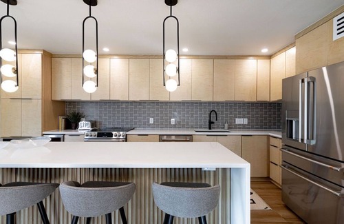 Austin House | Modern Austin Retreat: Chef’s Kitchen, Fireplace & Walkable Prime Location