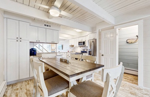 Midtown Ocean City House | Modern Beach Condo w/Private Washer/Dryer, Free WiFi, Central AC, & Balcony