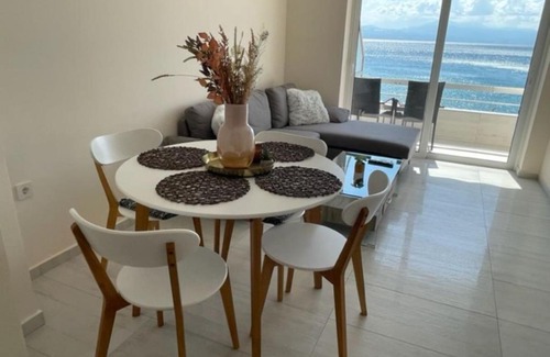 Loutraki-Agioi Theodoroi Apartment | Modern Beachfront apartment Mamizona