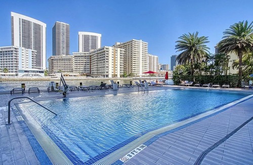 Hallandale Beach Apartment | Modern Beachwalk Studio