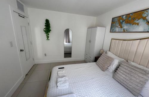 Coral Way Apartment | Modern Bedroom In Central Miami Shared with host