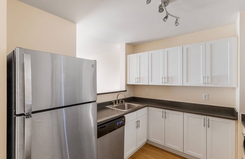 Northwest Bellevue Apartment | Modern Bellevue 1BR w/Gym & W/D, near Bellevue Sq. Mall, by Blueground