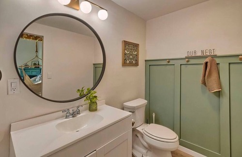 Columbia House | Modern Bird's Nest Studio Loft in Downtown!