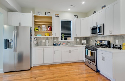Roseland Apartment | Modern "Blast From The Past" A Real Retreat 3Bedroom Unit