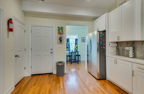 Roseland Apartment | Modern "Blast From The Past" A Real Retreat 3Bedroom Unit