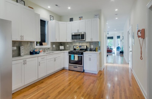 Roseland Apartment | Modern "Blast From The Past" A Real Retreat 3Bedroom Unit