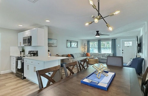 South Gate Ridge House | Modern bliss just 10 minutes from Siesta Key beaches and downtown Sarasota