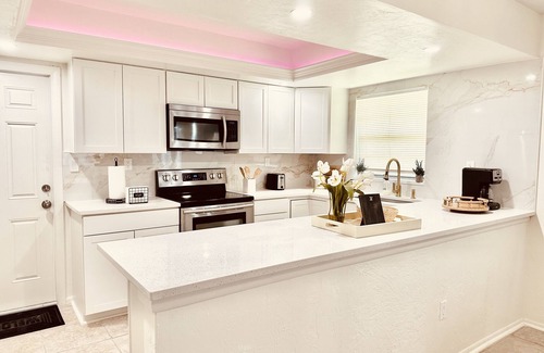 Pelican House | Modern boho 2bed 2bath home, 8 mins to downtown cape and near beach.
